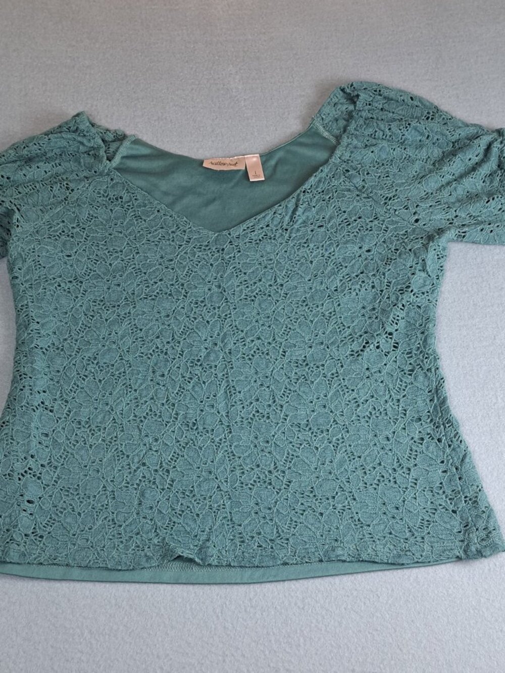 Willow Root Womens Large Eyelet Top Green with lining